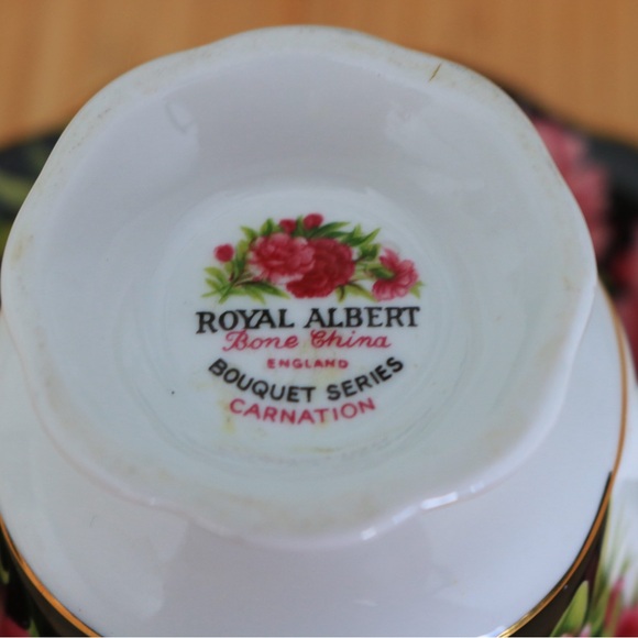 Royal Albert “Bouquet Series” Carnation Pink Flower Black Tea Cup Saucer England - Picture 7 of 10